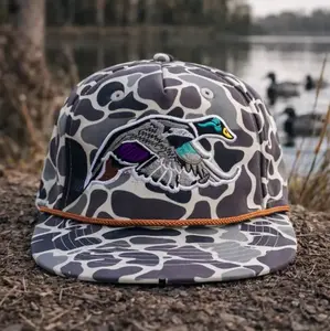 [BEST 2026] Camo Flying Duck Snapback Hat, Mallard Embroidered Hunting Cap, Waterfowl Outdoor Trucker Hat, Vintage Camouflage Flat Brim Hat for Hunters