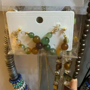 1 pair of colorful bead and jade inlaid earrings, ethnic style elegant temperament ladies earrings, women's niche, new, suitable for winter, New Year's wear