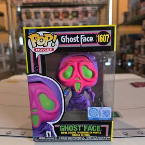 Funko Pop Movies Ghost Face #1607 Entertainment Earth Exclusive Black Light