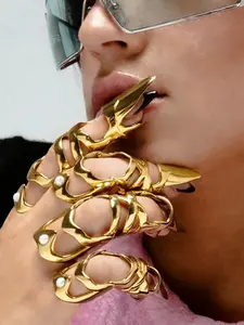 Fashion Trend Original Mechanical Pearl Armor Hollow Claw Joint Finger Ring Punk Sharp Claw Finger Guard Unisex