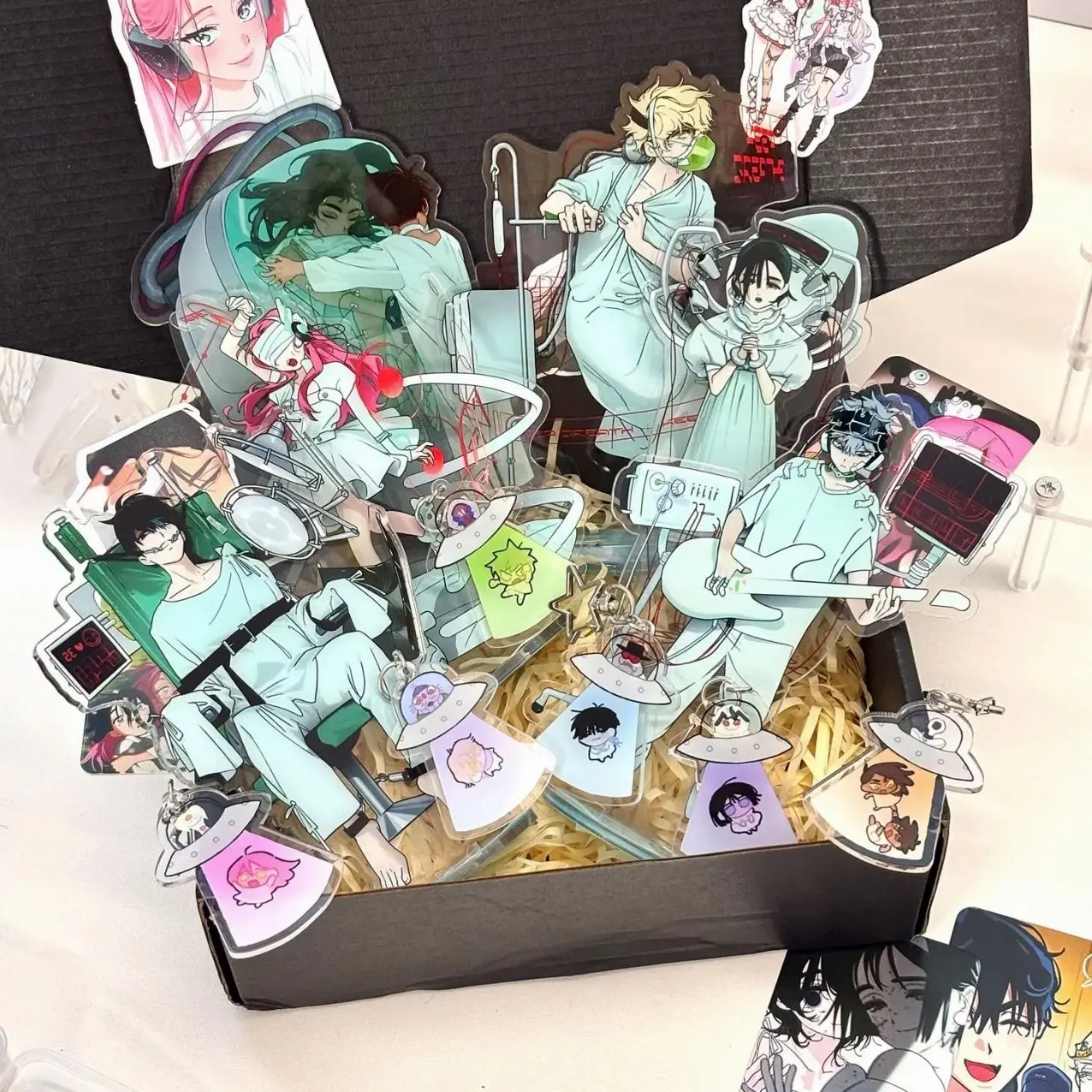 6 ops Alien Stage Standees and keychain Set | Ivan, Luka, Sua, Hyuna, Till, Mizi