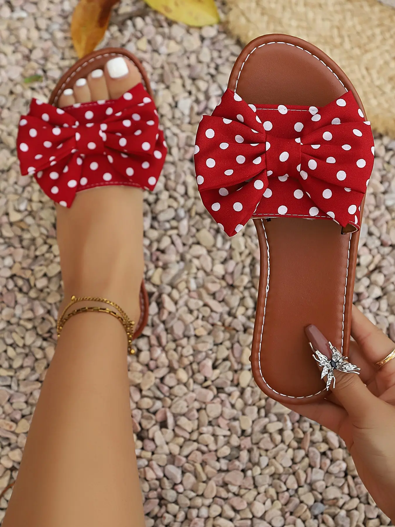 Summer new three-dimensional butterfly Bohemian style one pedal flat toe ladies sandals two-color optional red and white three-dimensional butterfly exquisite sweet Bohemian style one pedal convenient flat toe comfortable for seaside holiday date