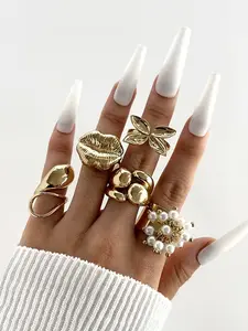 Set of 5 Stylish Metallic Imitation Pearl Tassel Rings, Lips & Leaf Design, Ideal Party Accessory, Perfect Gift for Special Occasions