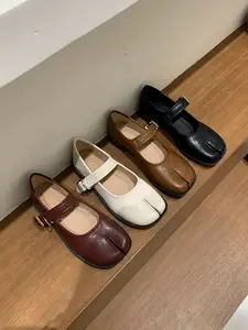 Trendy Women's Tabi Flats, Vintage Chunky Heel Soft Comfortable Split-Toe Shoes, Buckle Strap, Square Toe, Elegant Casual Sneakers, Indoor & Outdoor Wear.