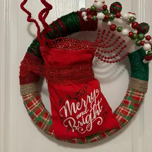 Holiday Wreaths - Festive Home Decorations for the Holidays