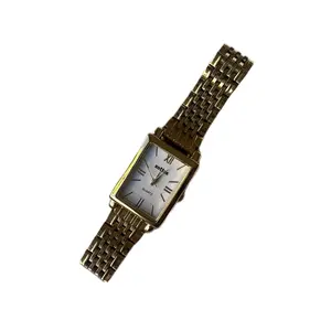 Women's Elegant Gold Watch with Adjustable Band - Fashion Accessory