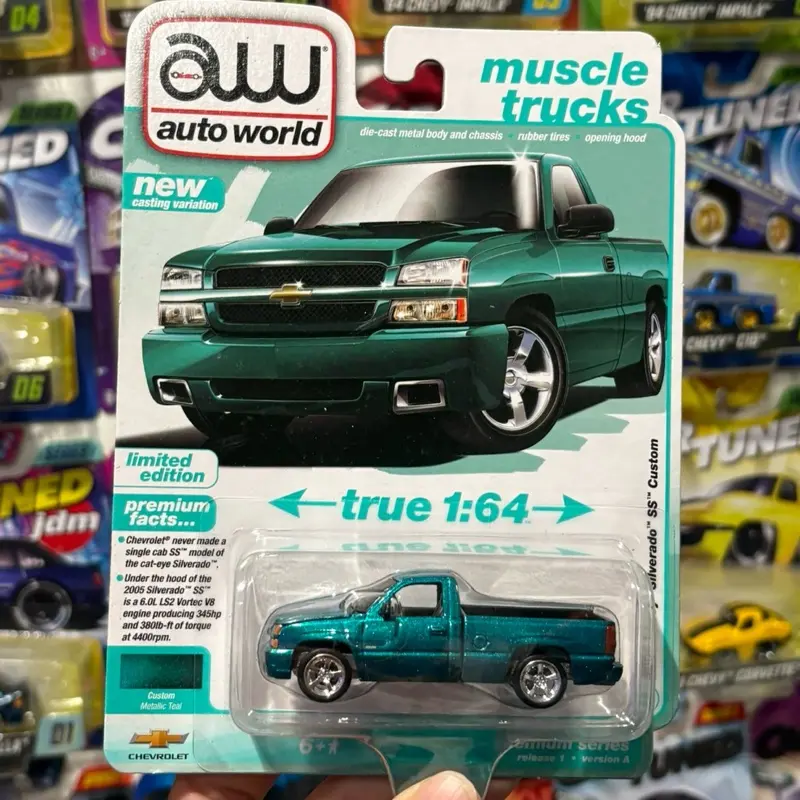 Auto World 2005 Chevy Silverado Diecast Truck 1:64 scale