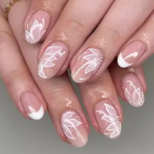 Short Oval Press on Nails, White Flower Design on Nude Base, Elegant Glossy Full Cover Fake Nails for French Manicure, 24PCS
