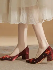 New Traditional Chinese Style Embroidered Shoes for Women, Light Color Dress Shoes, Comfortable Qipao High Heels, 2026 New Arrival