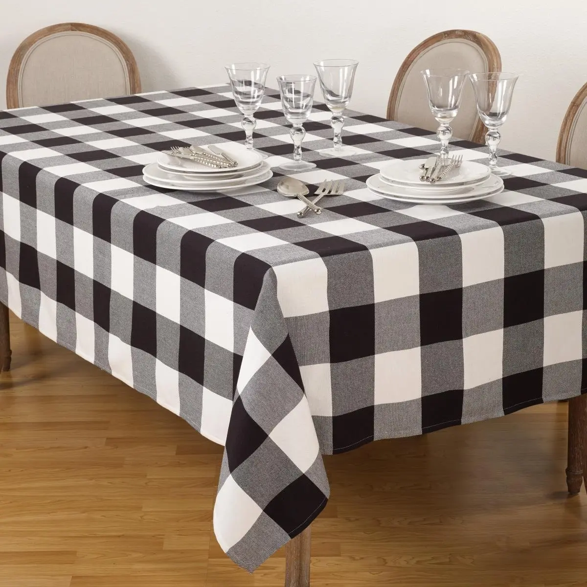 SARO 9025.BK65104B 65 x 104 in. Rectangle Buffalo Plaid Check Pattern Design Cotton Tablecloth Black