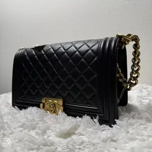 Pre-owned CHANEL Lambskin Clutches & Wristlets black diamond quilted leather Boy Bag