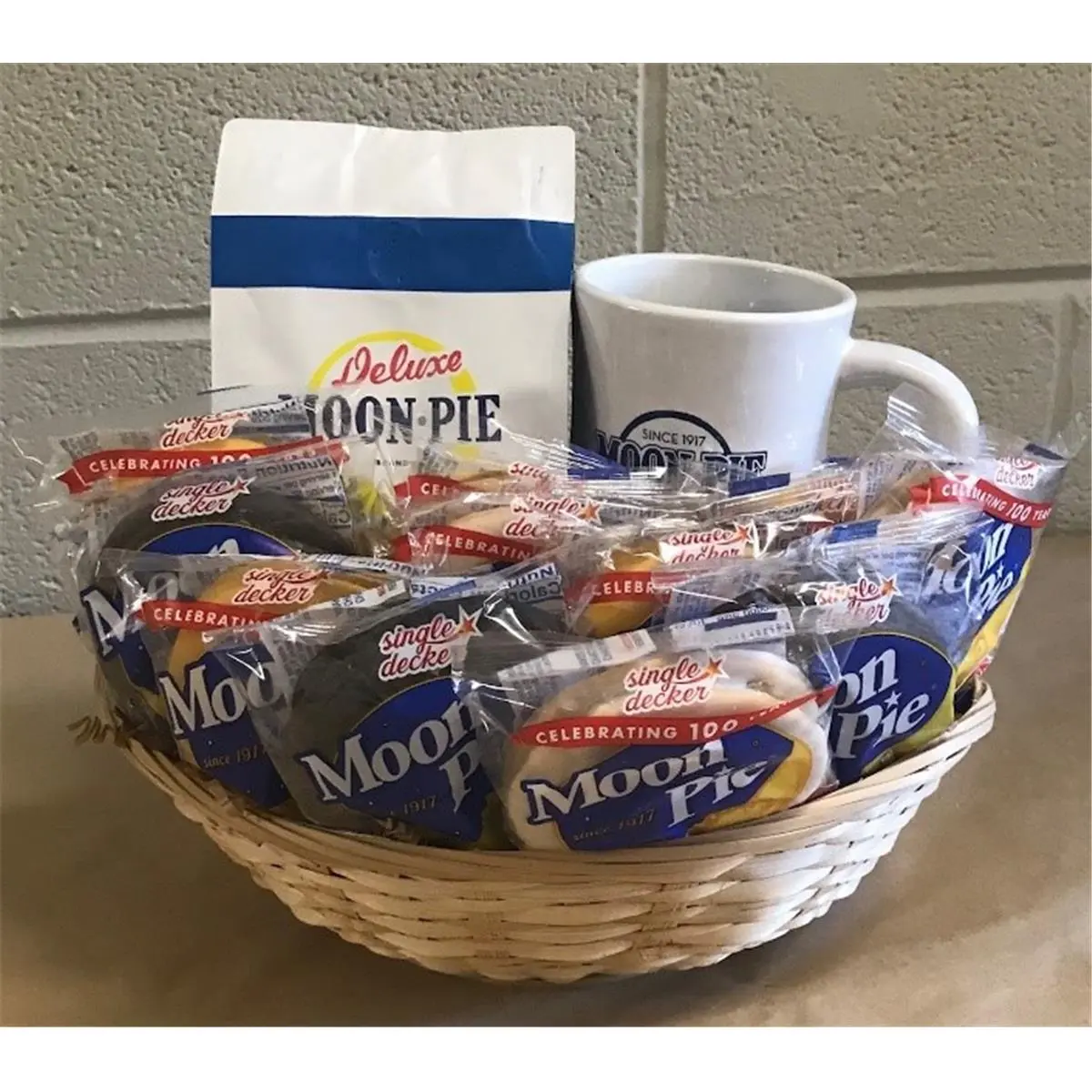 212 MAIN Moon Pie Coffee Basket Gift Set - Includes 5 lbs Scale, Mug, Kitchenware Accessory, Drinkware Accessory, 5 Lbs Total, Includes Mug