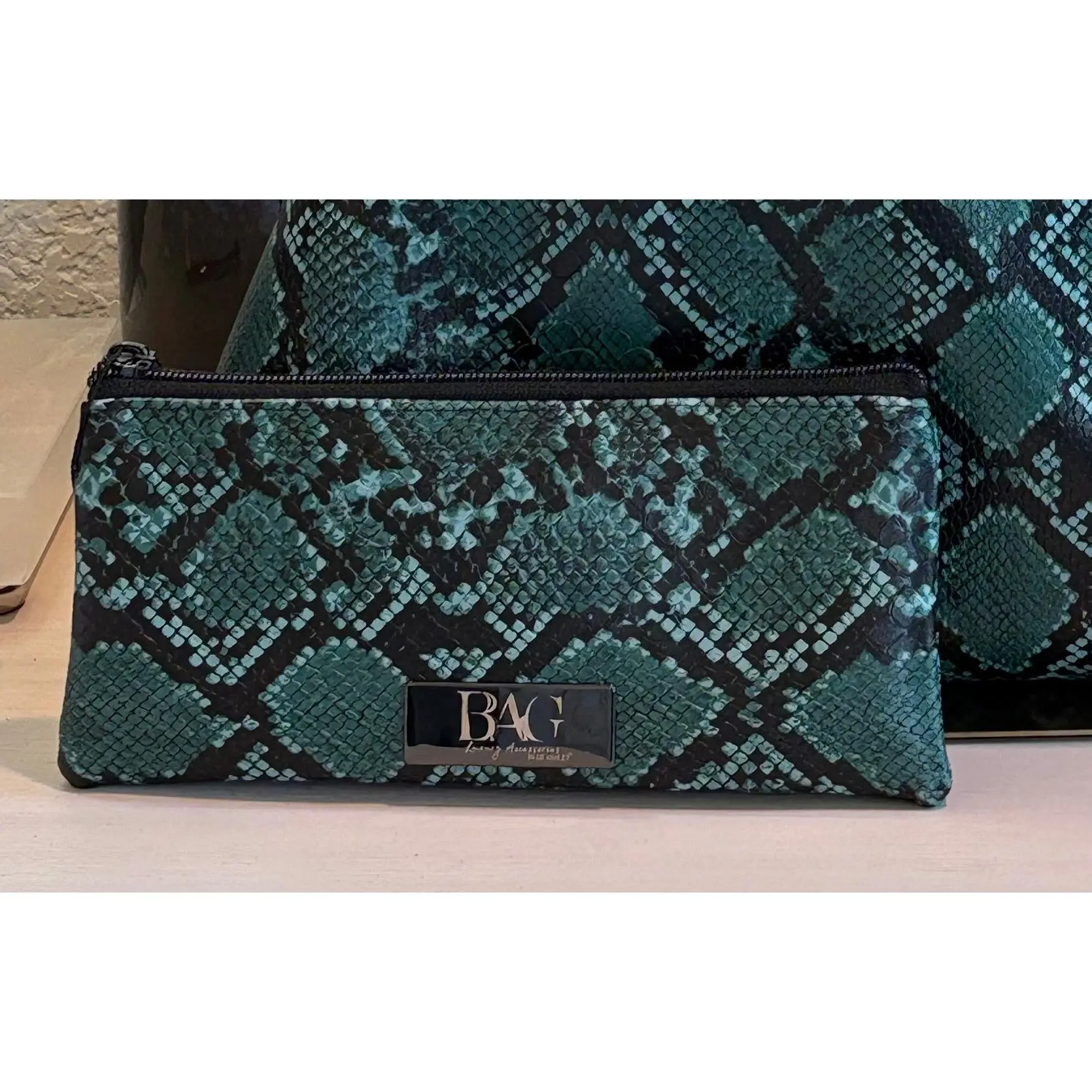 Long Wallet in Green Embossed Snake