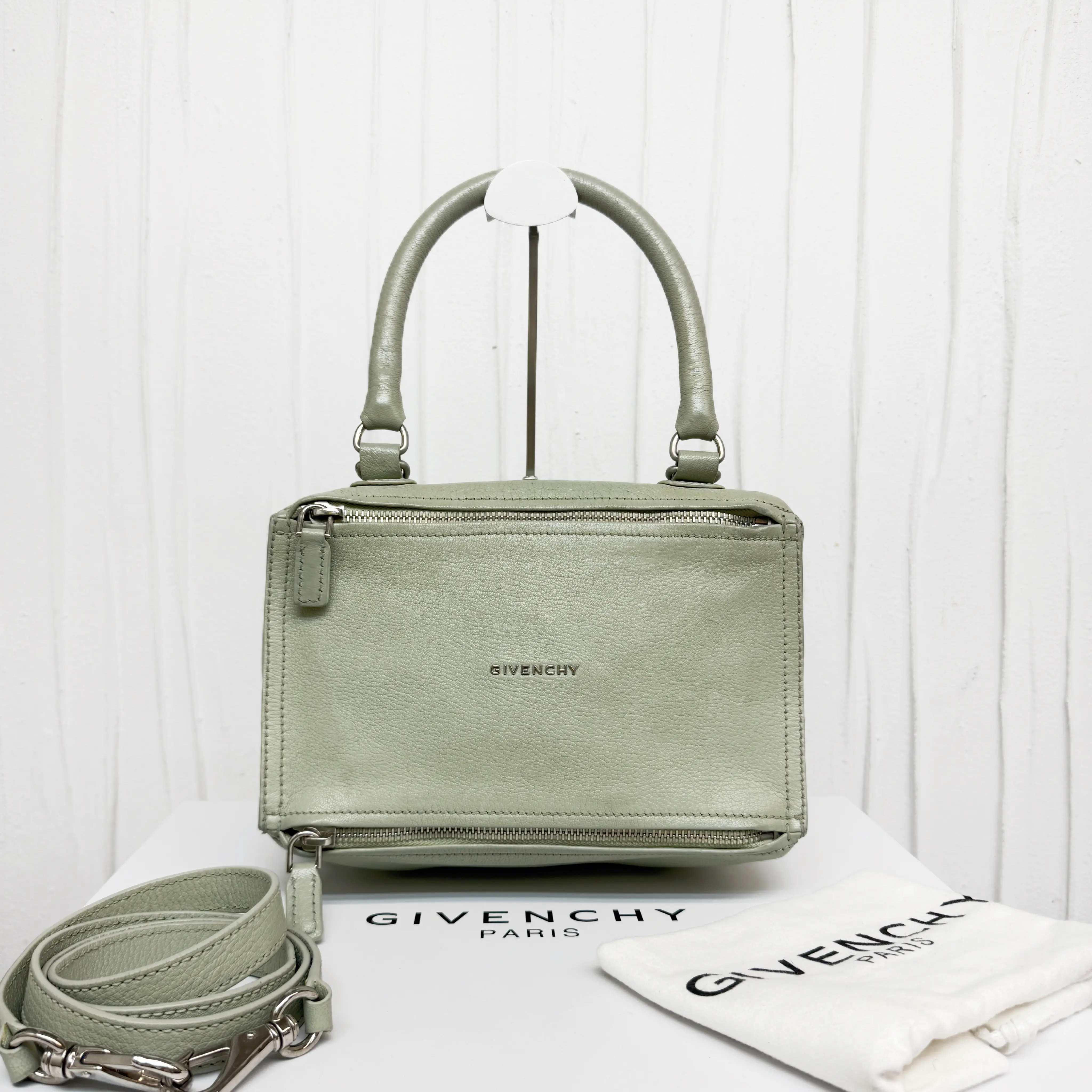 Pre-owned GIVENCHY Leather Shoulder Bag z0702835268