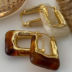 Set of 2 Vintage Transparent Resin Geometric U Shape Hoop Earrings Acrylic Statement Earrings for Woman Party Jewelry Chunky Clear Retro U Shaped Hoop Minimalist Square Resin Hug Earrings for Women