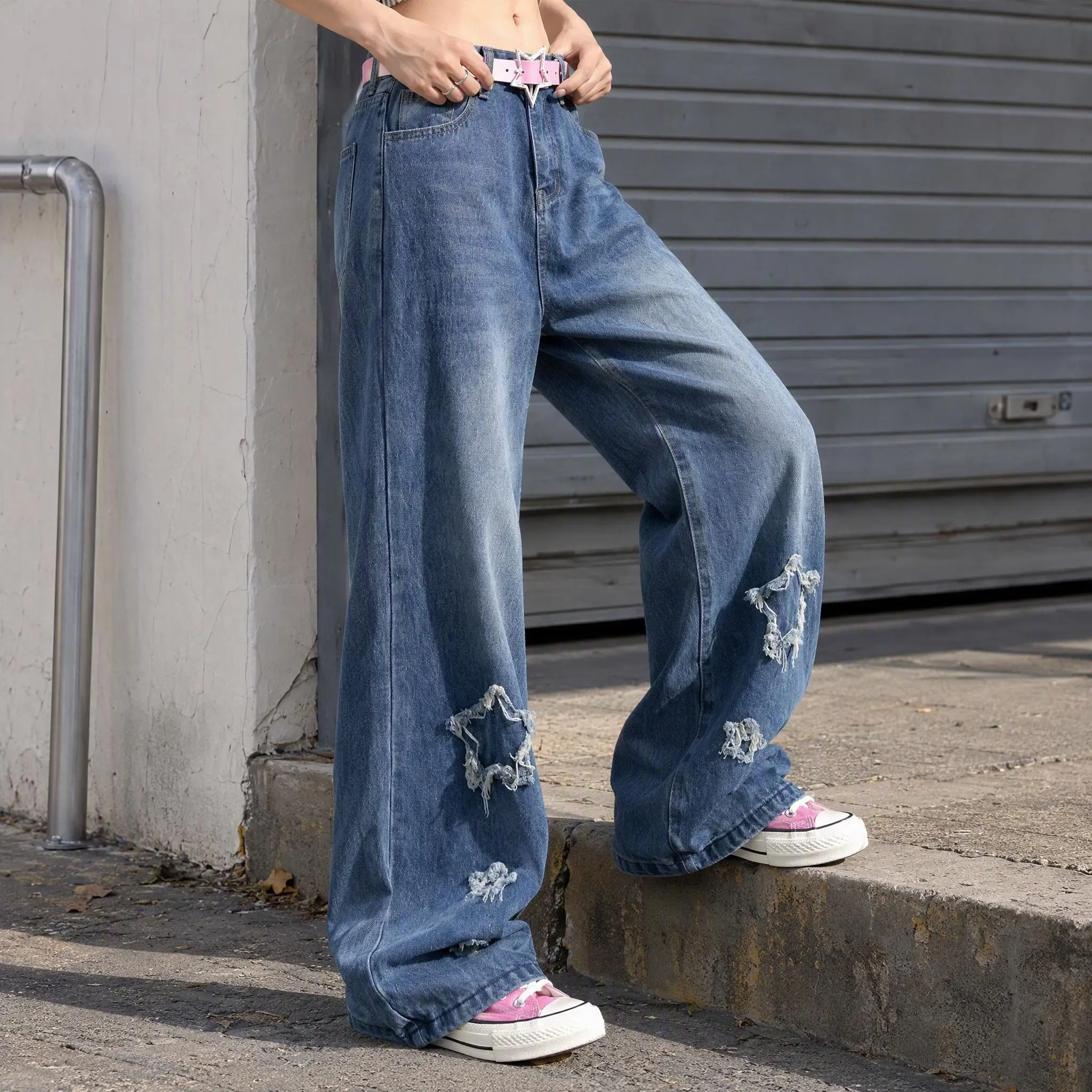 Womens Y2K Baggy Jeans Mid Rise Oversized Wide Leg Denim Pants with Star Patch Distressed Ripped Knee Detail Relaxed Loose Fit Streetwear Jeans for Women Casual Skater Pants Vintage Wash Denim Trousers for Daily Wear Travel Festival Concert and Going Out