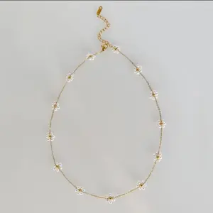 Dainty pearl set necklace