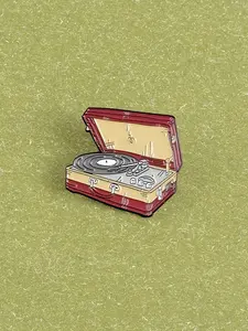Vintage Vinyl Record Player Design Enamel Pin, Cute Retro Portable Suitcase Design Brooch, Trendy Versatile Fashion Accessories for Clothing and Bags