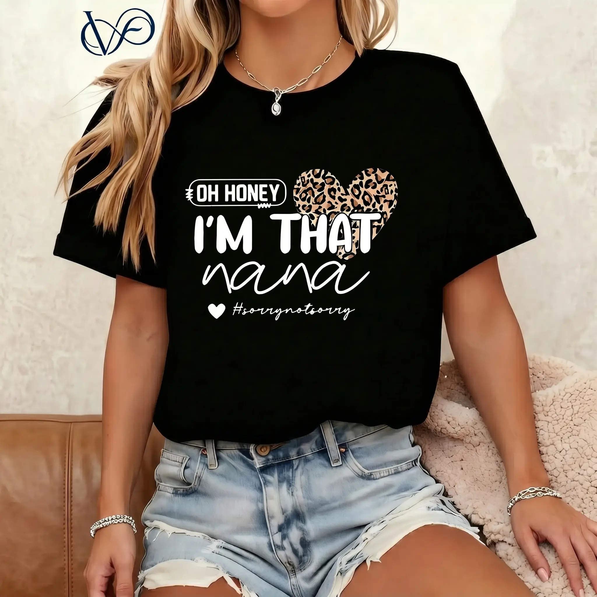 Women's "Oh Honey I AM THAT Nana" Graphic T-Shirt, Casual Fashion Crewneck Top with Leopard Heart Print for Grandma, Tshirt, Fit, Nana Pride Tee, Family‑Fun Graphic