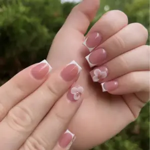 Flower Rhinestone Nail Decoration Fake Nails with Nail File & Tape, 24pcs Short Square Press on Nails for Women & Girls DIY Nail Art, Nail Art Products, Elegant Rhinestone Decorated Stick on Nails Kit
