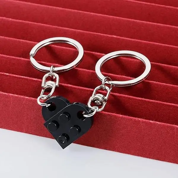 2PCS Couple Split Heart Brick Keychains, Matching Friendship Key Ring Set, Cute Interlocking Keychains for Gifts, Daily Use, and Souvenirs