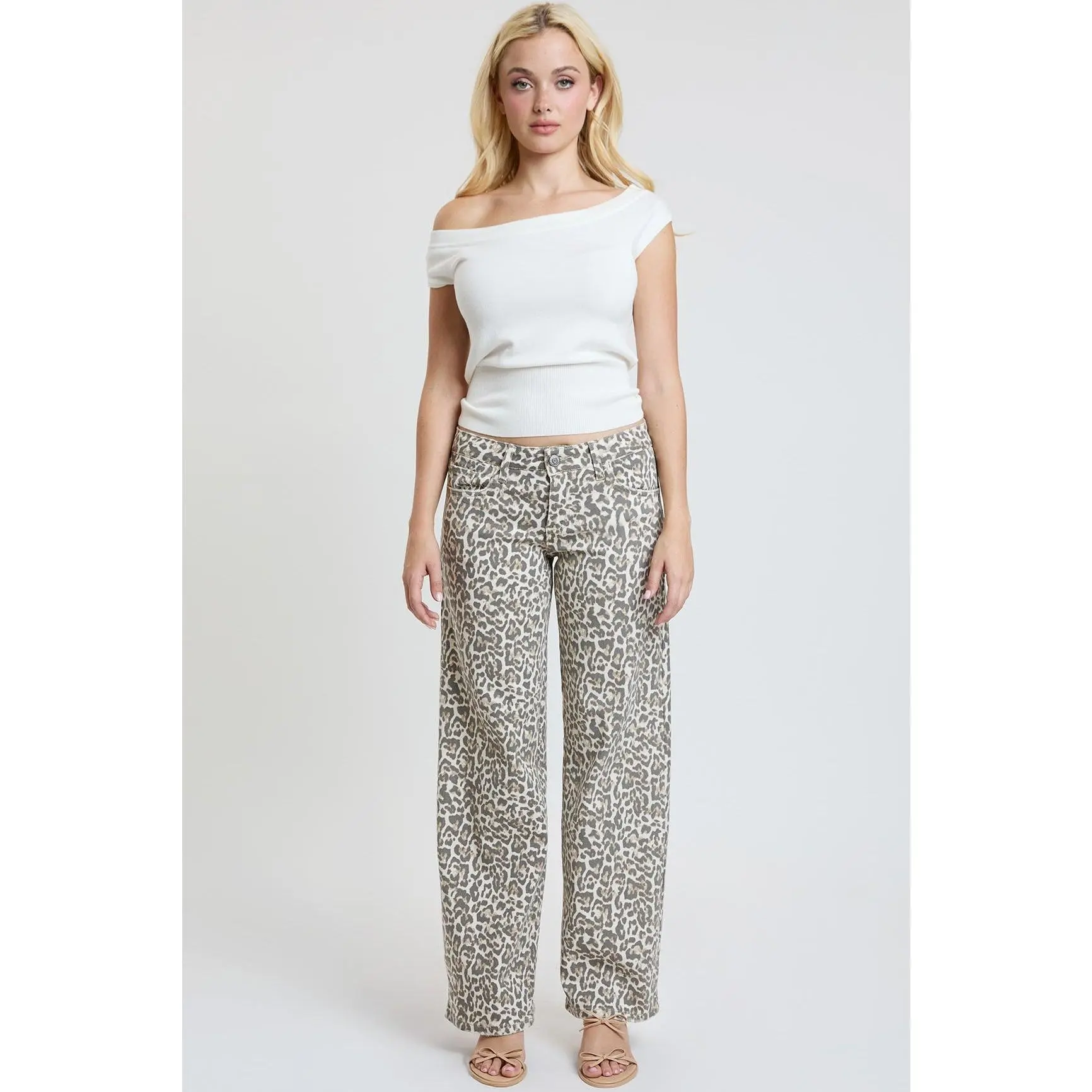 Women's Britney Leopard Wide Leg Jeans, Women's Bottoms with Spandex Fabric, Streetwear Style with Pocket Detail (Pair with Tops for Versatile Looks), Casual