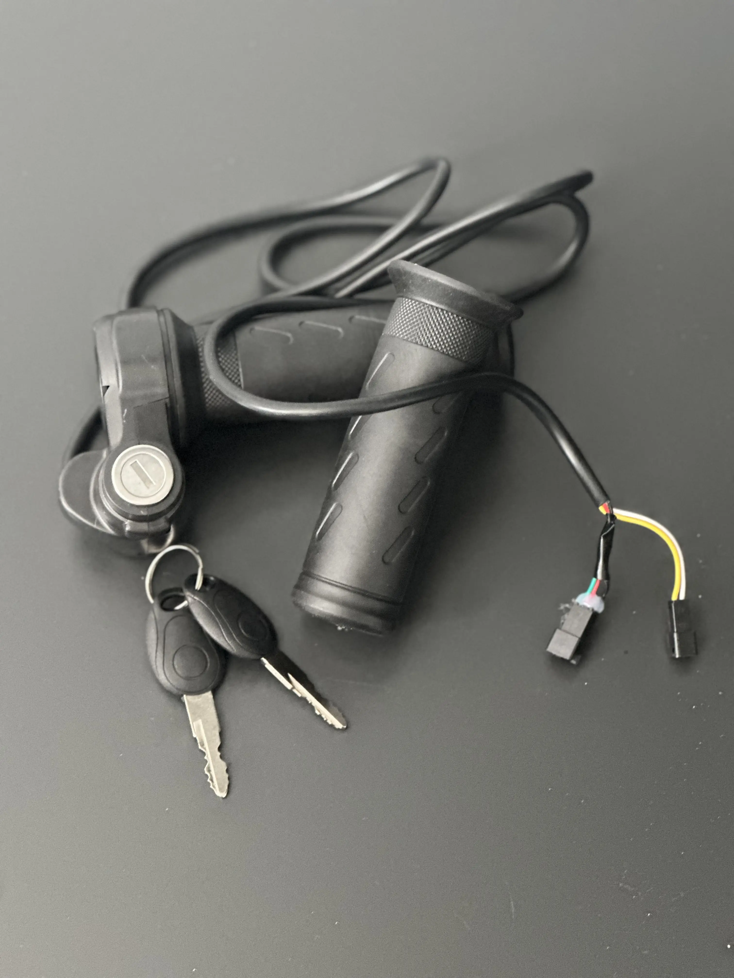 DZMODS Plug & Play Full Twist Throttle for Ridstar Q20- Custom Fit, Easy Install, 3-Pin Connector, E-bike Handlebar Grip