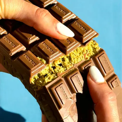 Chocbox - Dubai Pistachio Knafeh Stuffed Milk Chocolate Bar Kit with Reusable Mold 11.11oz Bar