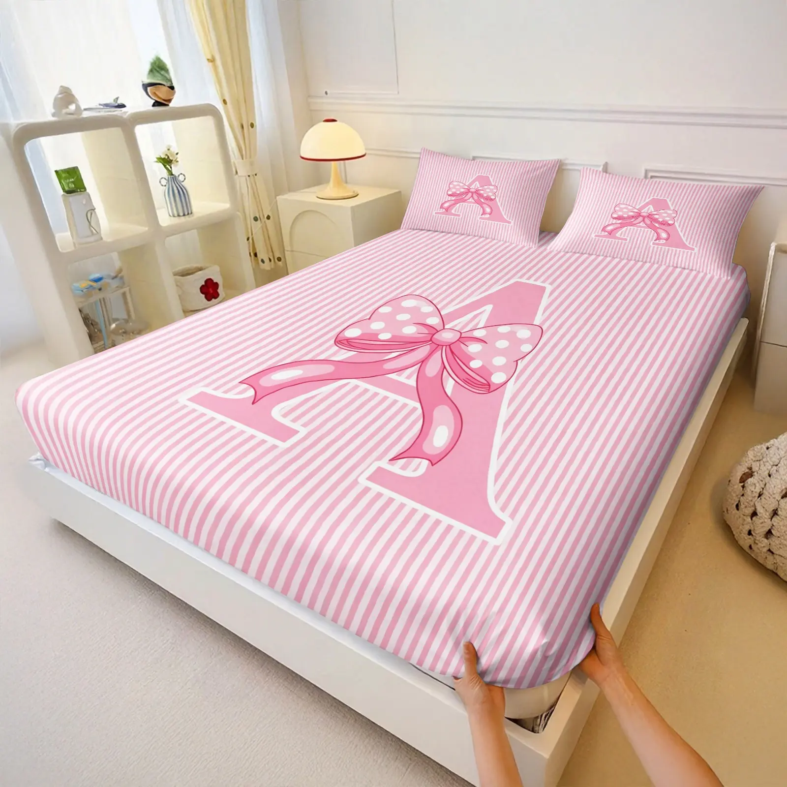 3Pcs Pink Striped Bow Letter A-Z Fitted Sheet Set No Fillers, Sweet Preppy Girly Bed Sheet Set, Cute Polka‑Dot Bedding Set with Pillowcases, Deep Pocket for Teen Girls Women Bedroom Dorm Apartment Aesthetic Home Decor