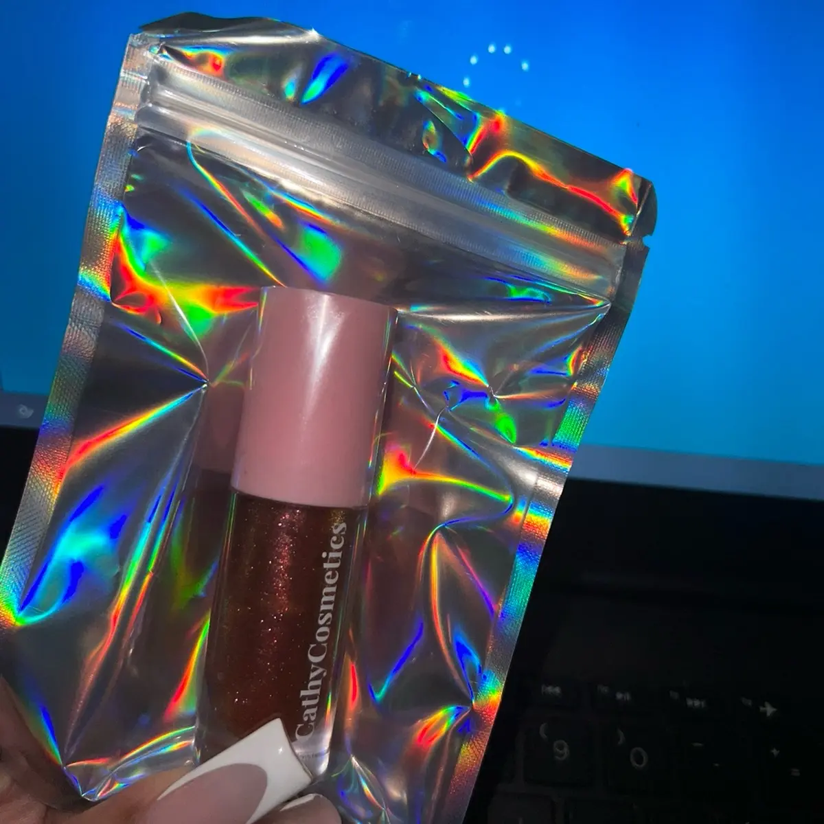Kisses Lipgloss - Moisturizing and Smooth Lip Finish