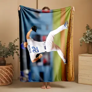 1 piece Clayton Kershaw pitching moment of the Los Angeles Dodgers themed flannel blanket - Oversized comfortable flannel sofa blanket, suitable for beds and sofas, modern geometric pattern design, all-season use, digital printing, 100% polyester