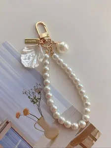 Elegant Women's Imitation Pearl Beaded Keychain Gift, Stylish Accessory for Handbags, Wallets, Backpacks and Purses