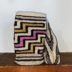 Embellished Arhuaca bag crossbody colombian bags hand knitted artisan purse hand seed beaded . Bolso arhuaco decorado