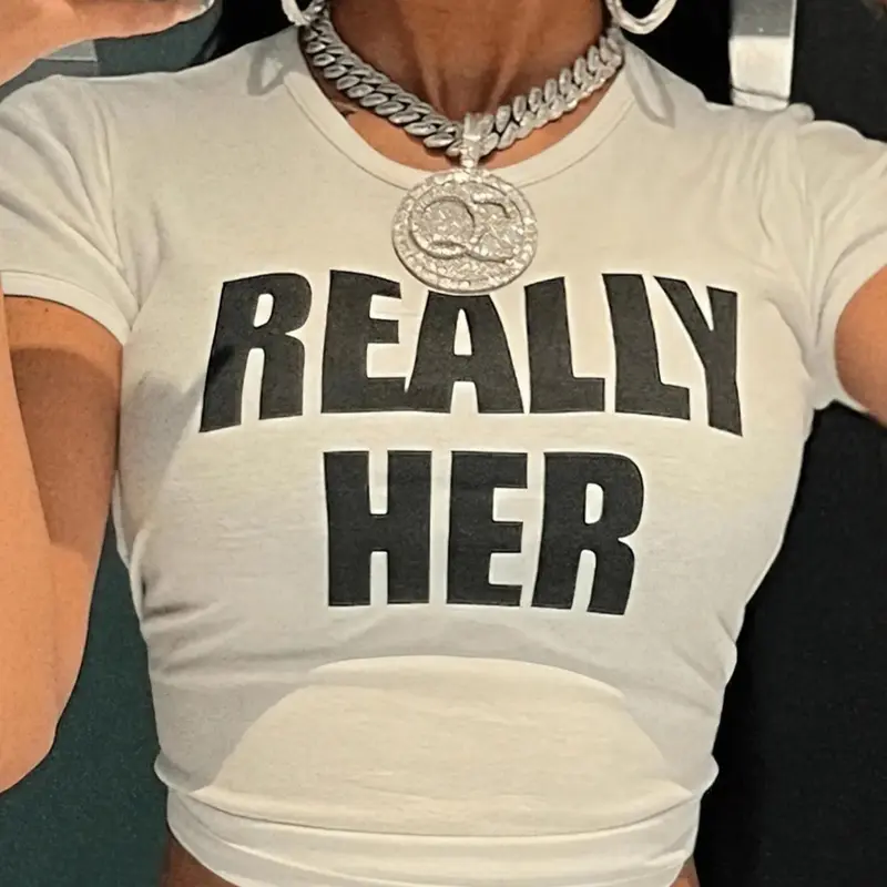 Women's "REALLY HER" Letter Print Round Neck Crop Tee, Casual Streetwear Crew Neck Short Sleeve T-Shirt for Daily Holiday Vacation Outdoor Wear, Ladies Clothes for All Seasons Top, Bold Graphic Tee, Letter Printed Tee, Casual Tee Shirts