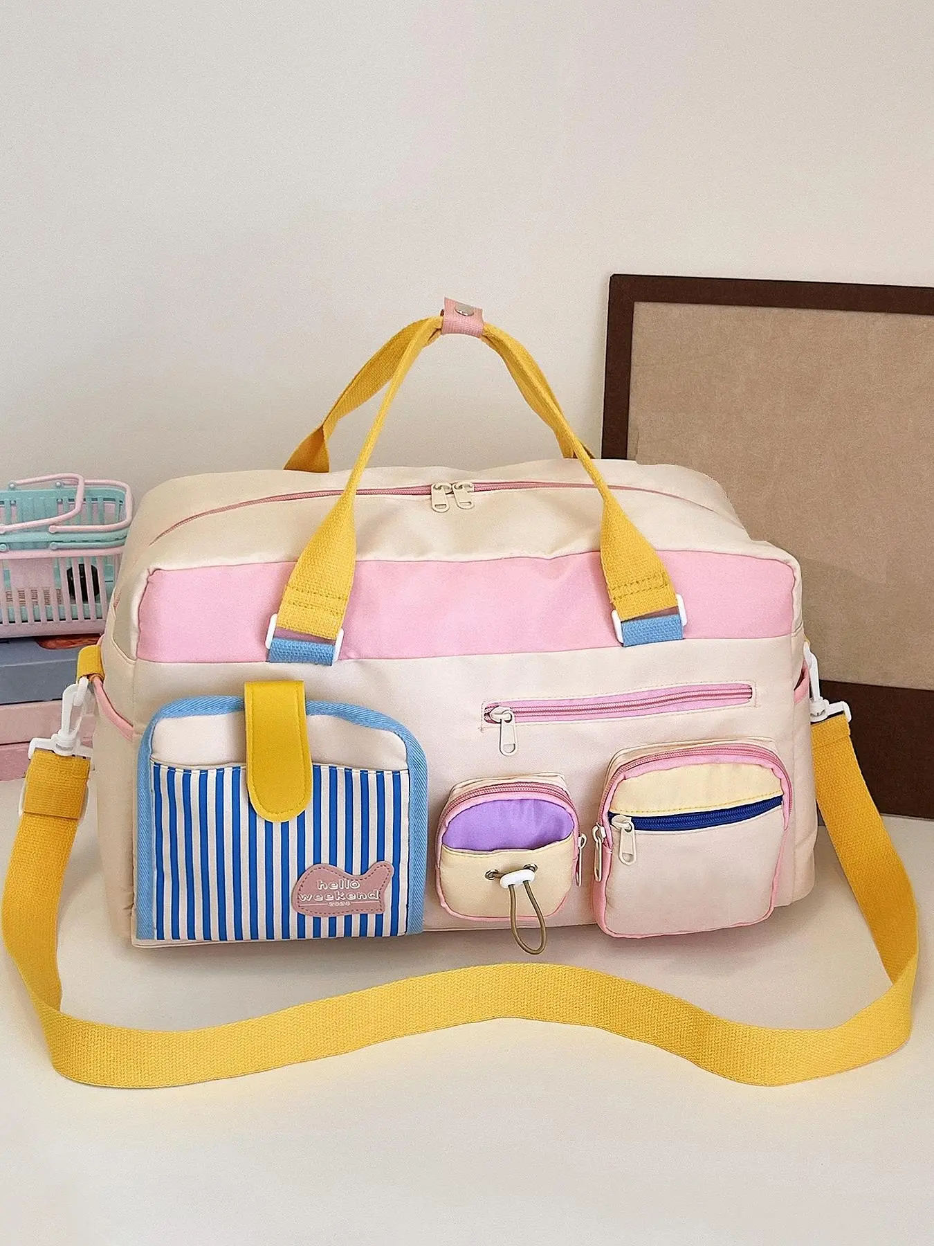Dopamine contrast color travel bag, Casual travel bag, multi-compartment design, practical style, cute small pendant, lightweight portable luggage bag, small fresh and versatile style, suitable for short trips, Traveling bag