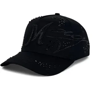 31 Hats x El Mago Total Black Snapback – Adjustable Streetwear Cap, gorra bélica de alta calidad negro total con bordado 3D y piedreria del mago.
