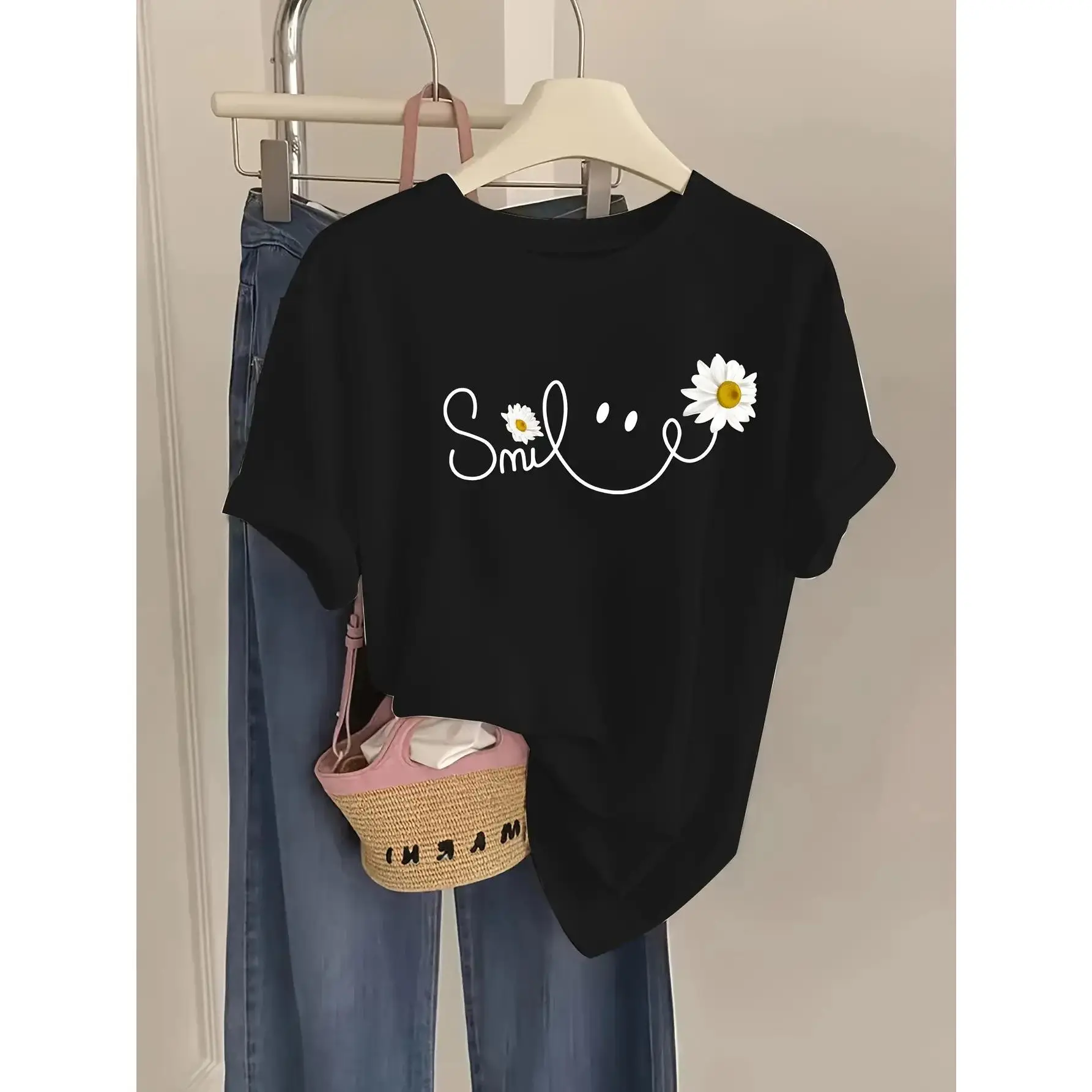 [Smiling Daisy Top] Plus Size Women's Light Blue Smiling Daisy & Smile Letter Print T-Shirt - Soft Breathable Short Sleeve Round Neck Top, Casual Spring Summer Blouse with White Daisies & joyful Face Design, Machine Washable Casual Attire for Parties