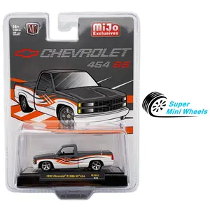M2 Machines 1:64 1992 Chevrolet C1500 SS 454 – Two-Tone White with Grey