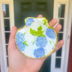 Blue Hydrangeas Trinket Dish - Adorable Jewelry Holder with Gold Trim & Blue Floral Design - Perfect Gift for Any Occasion!
