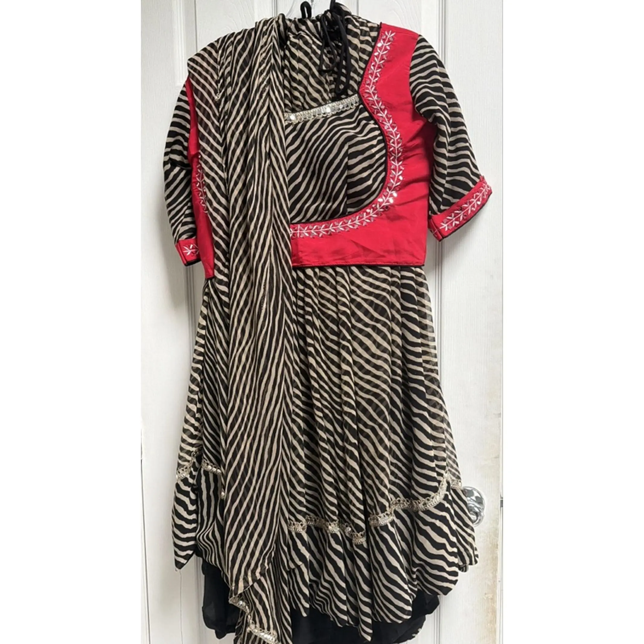 Lehariya Chaniya Choli Size 40-44 Length 38 Flair 10-12 Zebra Print Dress with Red Accents