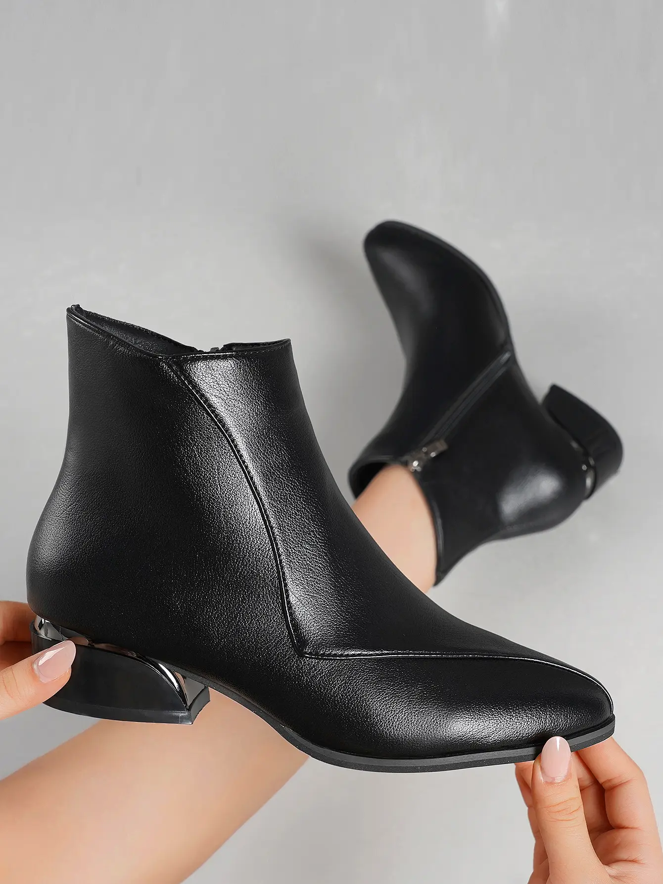 Women’s minimalist black pointed-toe ankle boots with a unique metal design, low heel, side zipper—comfortable, versatile commuter shoes that can be worn nude.