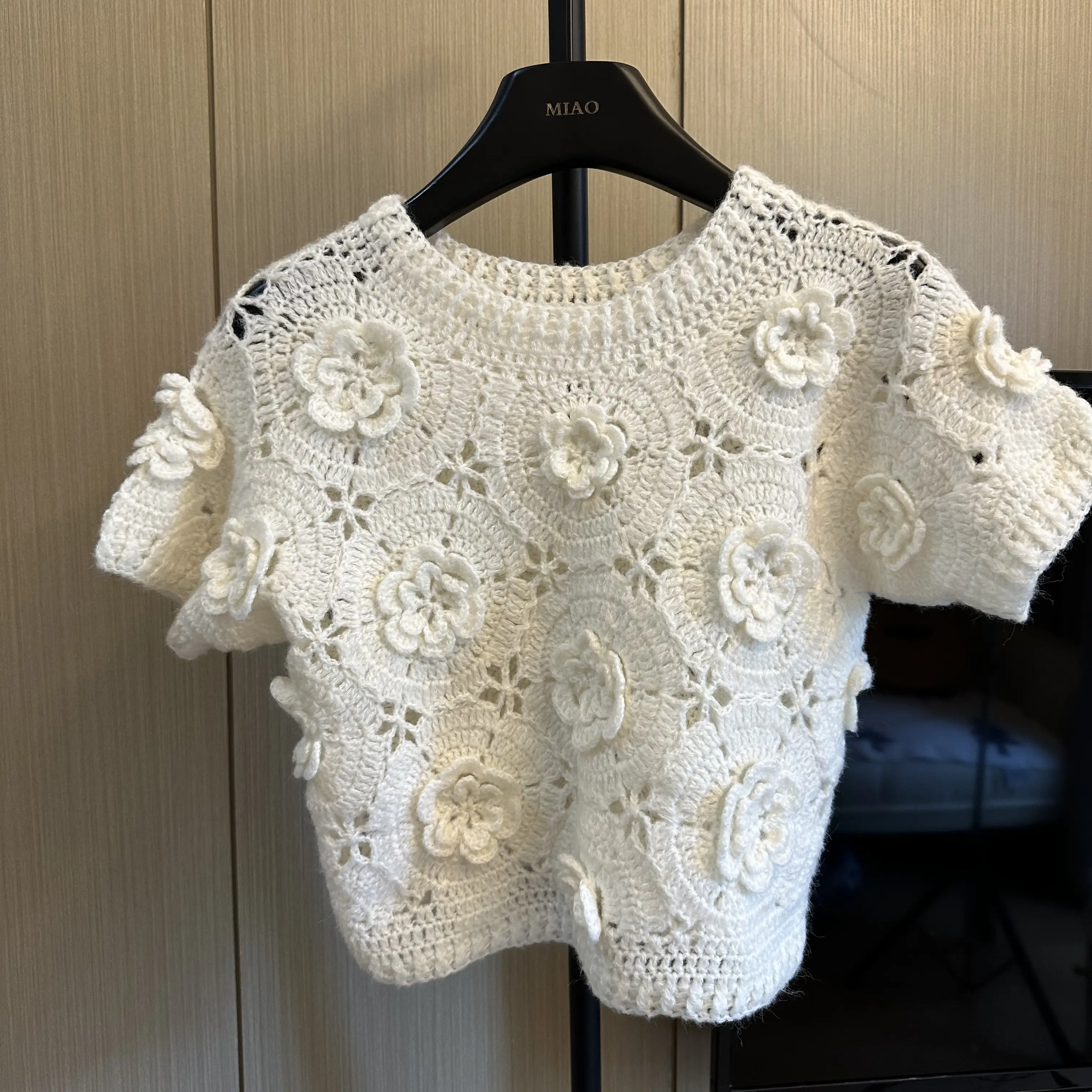 MIAO Women's Fashion Short-Sleeve Handknitted Crop Top, 3D Hollow Floral Crochet Knitwear, Cozy Stylish Casual Womenswear Top, Shortsleeve, Style, Wool, Outfits, Crop Cut, Free Size, Lacy, Thanksgiving, Short Sleeves, Easter, 3D Hollow Flowers Crochet Des