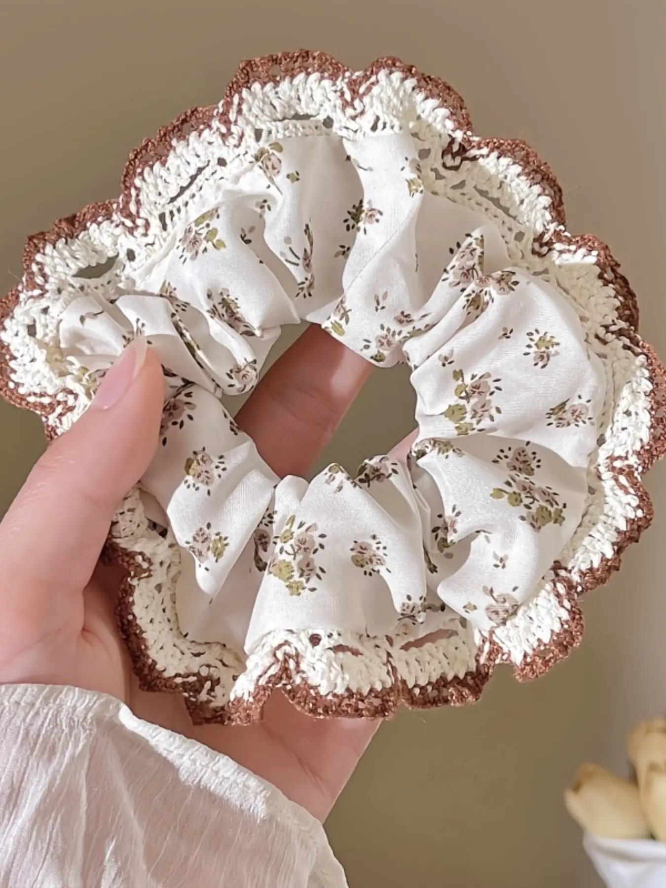 2pcs Vintage Lace-Trimmed Floral Hair Scrunchie Set, Versatile Elastic Bands for Ponytail & Bun, Casual & Feminine Hair Accessories