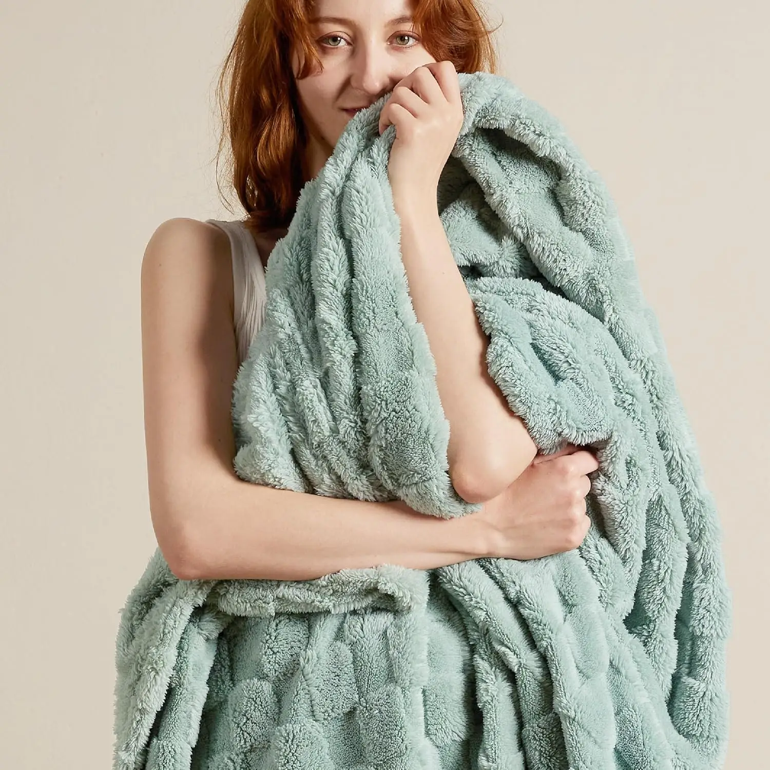 Bedsure Ultra Soft Cozy Microfiber Fleece Blanket for Couch Bed - Super Soft Plush Lambskin Blanket with Classic Plaid Pattern for Home Office Sofa Be