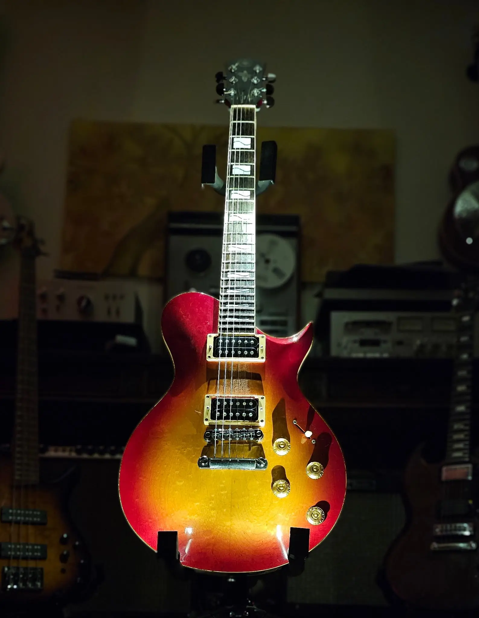 The Stand Out kit will magically transform your existing guitar stand* into a gallery lighting system. Very easy to install and turn your art, into ART!