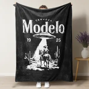 Vintage Cowboy Alien Abduction Modelo Throw Blanket, Funny UFO Beaming Up Horse Fleece Blanket, Desert Cactus Western Gothic Decor, Weirdcore Space Gift for Fans