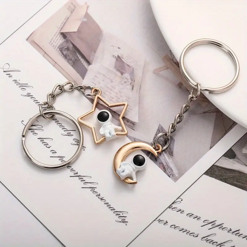 2/20pcs Creative Astronaut Moon And Star Keychain, Space-themed Bag Charm, Couple & Best Friends Accessory, Metal Key Ring Decor