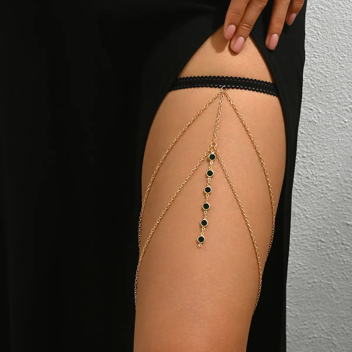 Sexy elastic thigh chain in dark green metal with multiple layers