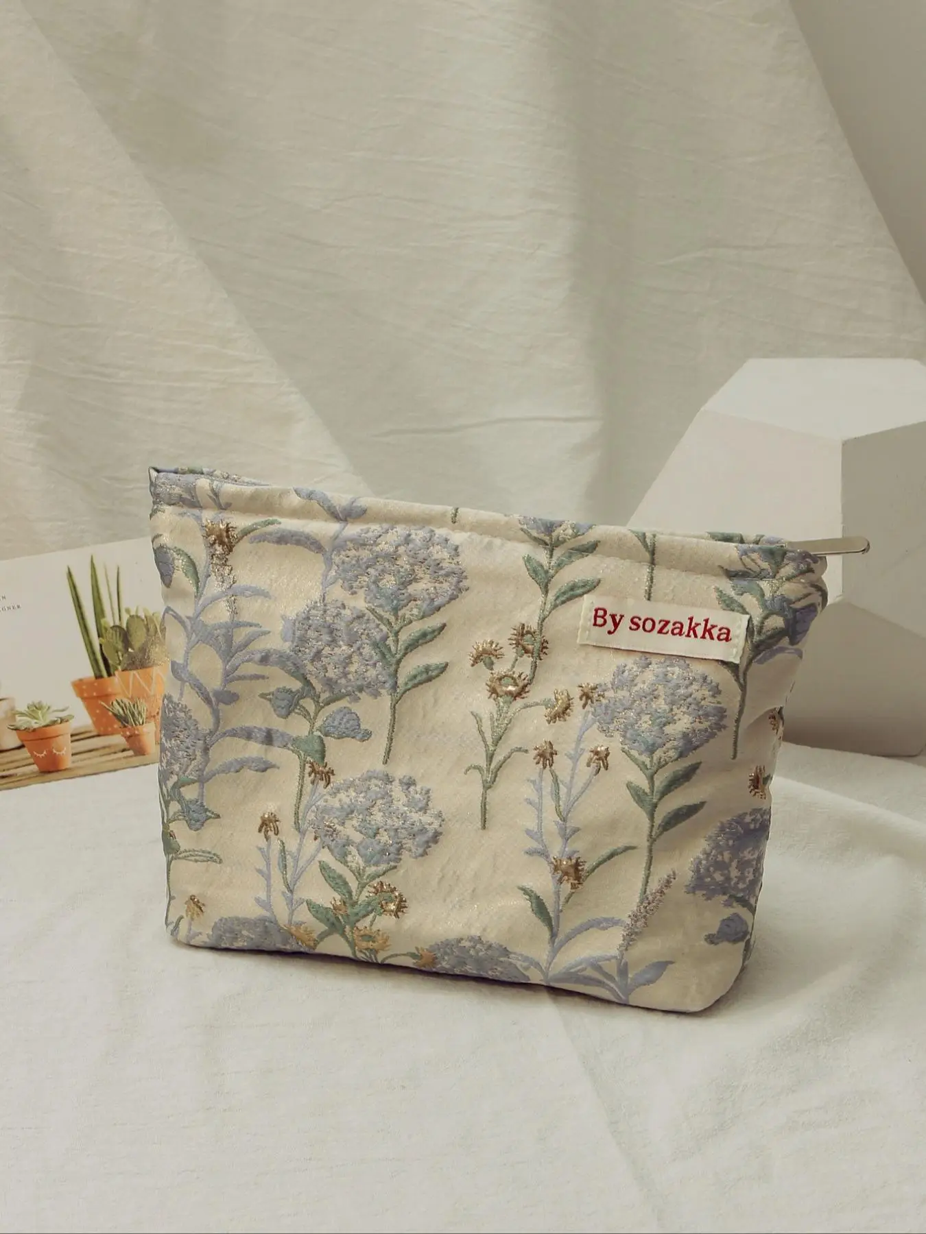 Floral Pattern Makeup Bag for Summer, Casual Letter Patched Design Makeup Bag, Portable Zipper Makeup Storage Bag for Travel & Business Trip & Daily U