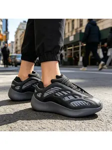 High street niche unisex fashion shoes have obvious styling highlights, unique design shows the personalized attitude of young groups, connects with international mainstream aesthetics and creates highly recognizable street daily looks.